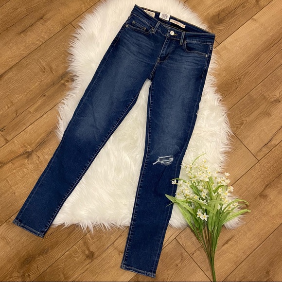 LEVIโS 711 Skinny Mid-Rise Medium Wash Jeans - Picture 6 of 11